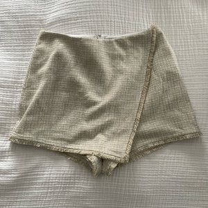 Never Worn Lovers and Friends Beige Mini Tweed Asymmetrical Skort